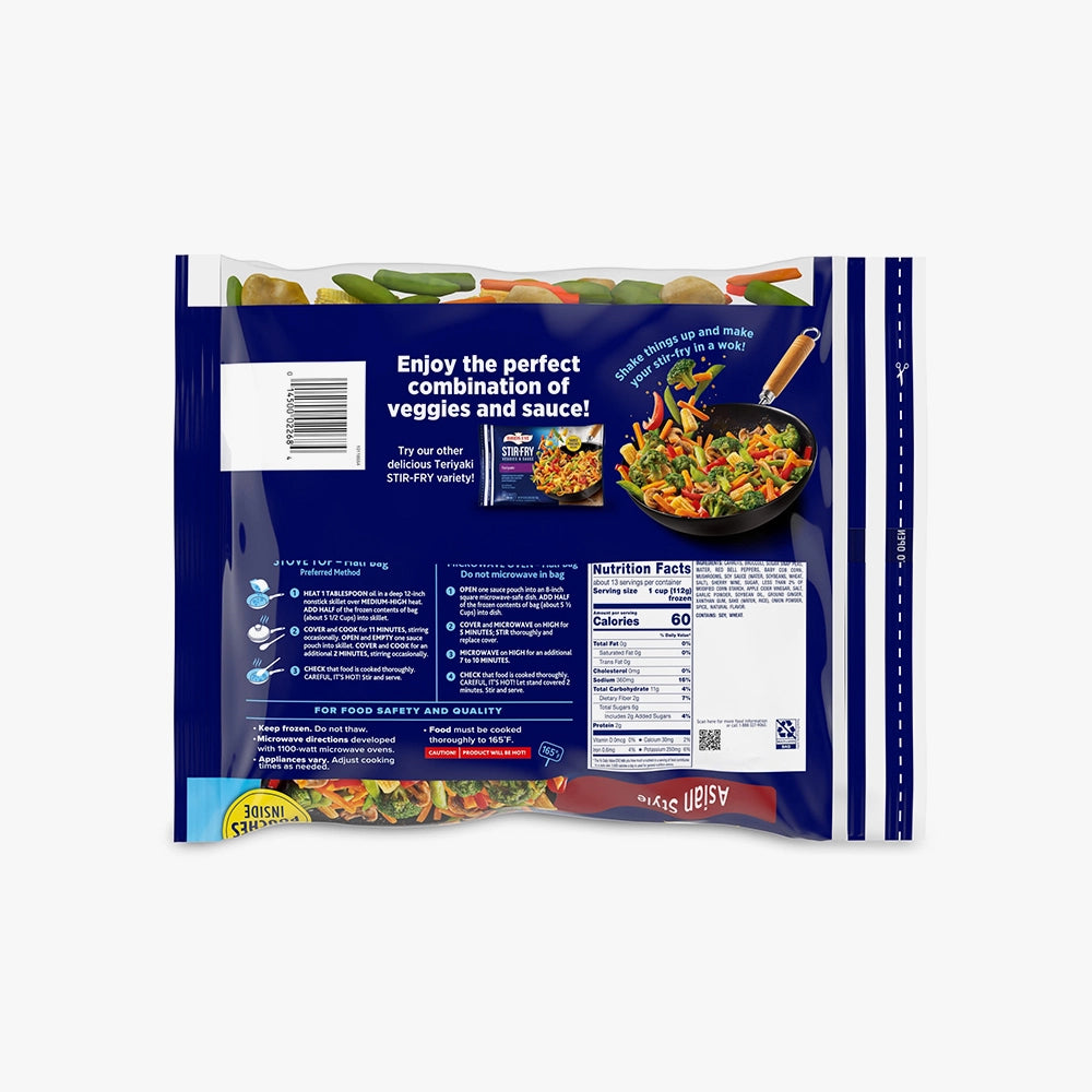 Mélange de légumes sautés asiatiques avec sauce